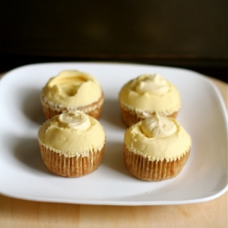 Vanilla Cupcakes with Mango