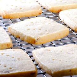 Rose Shortbread w/ White Chocolate