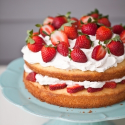 Black Pepper Strawberry Cake