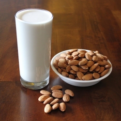 Homemade Vanilla Almond Milk