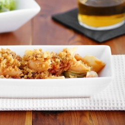 Pasta Arrabiata con Pan de Ajo