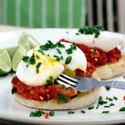 Summery Poached Eggs on Spicy Sauce