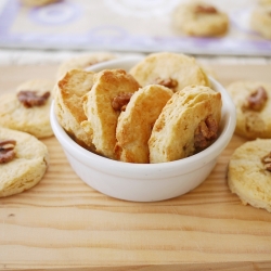 Honey and Walnut Biscuits