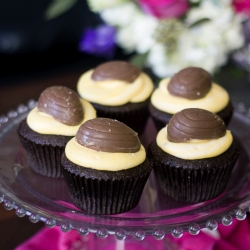 Cadbury Creme Egg Cupcakes