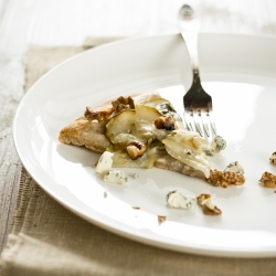 Pear, Gorgonzola & Walnuts Pizza