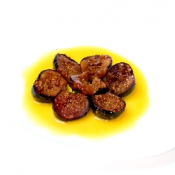 Baked Figs in Rompope Sauce