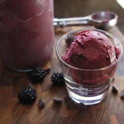 Blackberry Frozen Yogurt