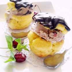 Profiteroles w/ Cherry Ice Cream