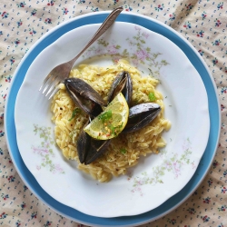 Lemon Garlic Orzo with Mussels