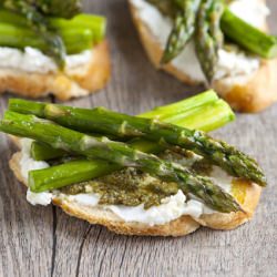 Asparagus Pesto Crostini