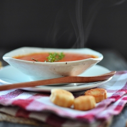 Roasted Tomato Soup + Chedder Crisp