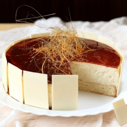 Rice & caramel mousse cake