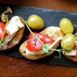 Goat Cheese Crostini