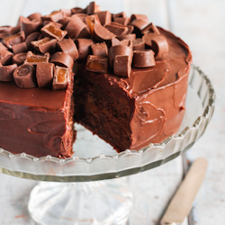 Rolo Brownie Cake