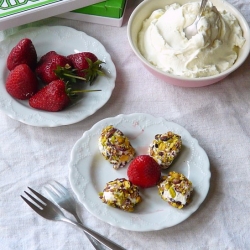 Pistachio Yogurt with Strawberries