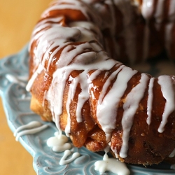 Cinnamon Roll Monkey Bread