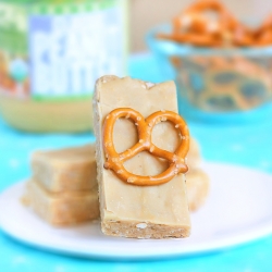 Peanut Butter Pretzel Luna Bars