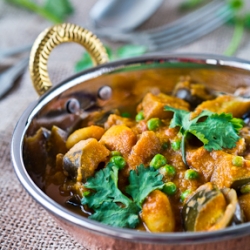 Aubergine, Butter beans & pea curry