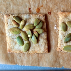 Oat and Pepper Barley Crackers