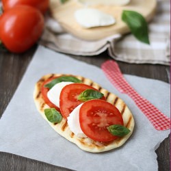 Grilled Caprese Salad Pizza