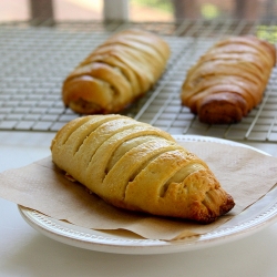 Mango Strudel