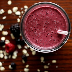 Kombucha Berry Oat Smoothie