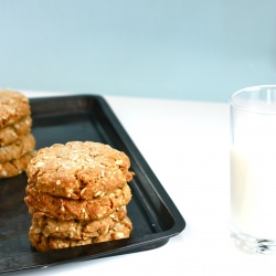 ANZAC Cookies & Milk