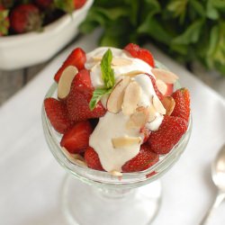 Strawberries with Cinnamon Cream