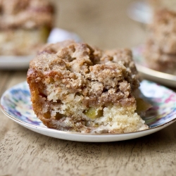 Apple Cinnamon Crumb Cake