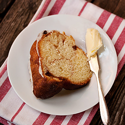 Cinnamon Raisin Bread Ring