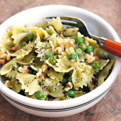 Pasta with Parsley-Walnut Pesto