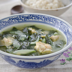 Seaweed Soup with Tuna