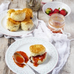 Scones with Strawberry Curd