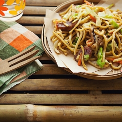 A Filipino Classic: Pancit Canton