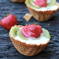 Waffle Bowl Fruity Cheesecake Tart