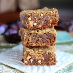 Pretzel Bottom Snickers Blondies