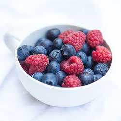 Sponge Cake Bruschetta With Berries