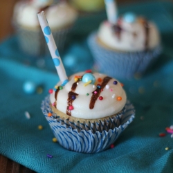 Root Beer Float Cupcakes