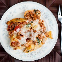 “Lasagna” stuffed shells