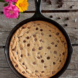 Skillet Chocolate Chip Cookie