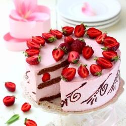 Strawberries & Mascarpone Cake