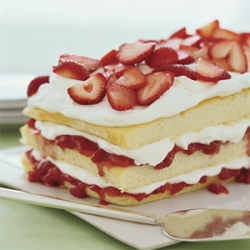 Strawberries ‘n’ Cream Cake