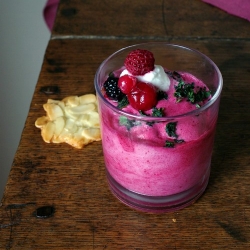 Red fruits mousse with mint