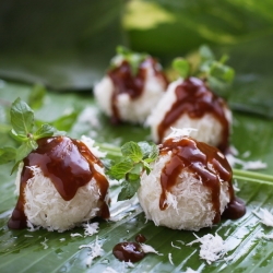 Sweet Coconut Glutinous Rice Balls