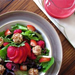 Berry Salad w/ Granola Goat Cheese