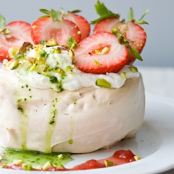 Pavlovas with Strawberries