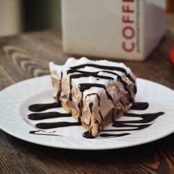 Skinny Mocha Ice Cream Pie