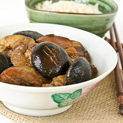 Braised Chicken with Dark Soy Sauce