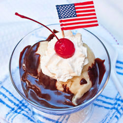 Classic American Hot Fudge Sauce