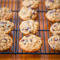 Oatmeal Raisinet Cookies